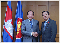 ホー・モニロット氏